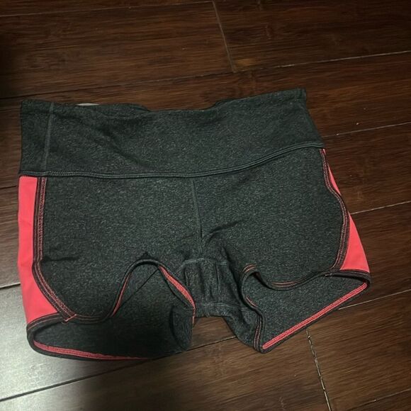 GAPFit Gray & Pink Spandex Shorts - Size XS - Like New - Gym Shorts - Picture 1 of 3